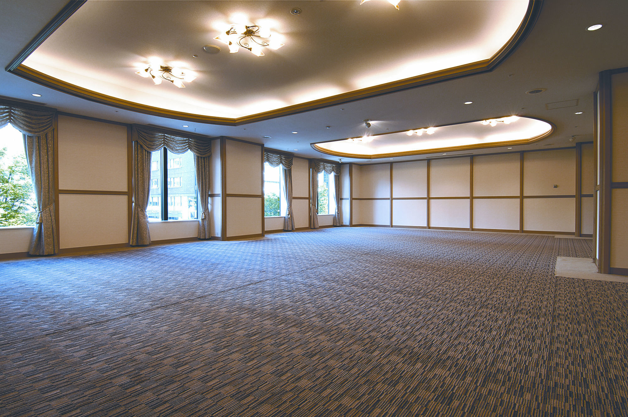 Crescent Hotel 3*